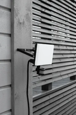 Online Airam Airflood 20W utelampa Svart