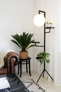 Globen Lighting Astoria golvlampa Svart