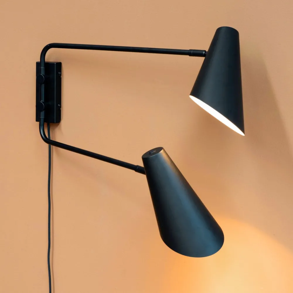Hot Dyberg Larsen Cale 68cm vägglampa Svart