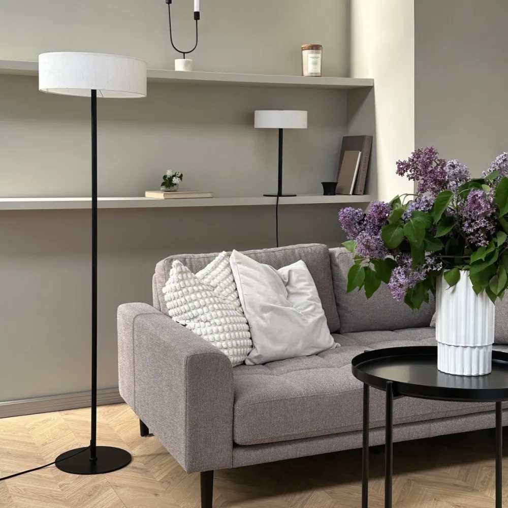 Best Dyberg Larsen Calix golvlampa Svart