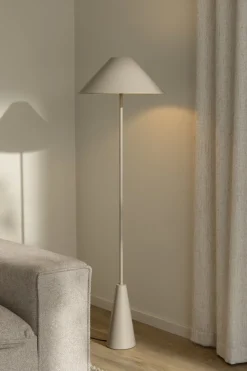 New Globen Lighting Cannes golvlampa