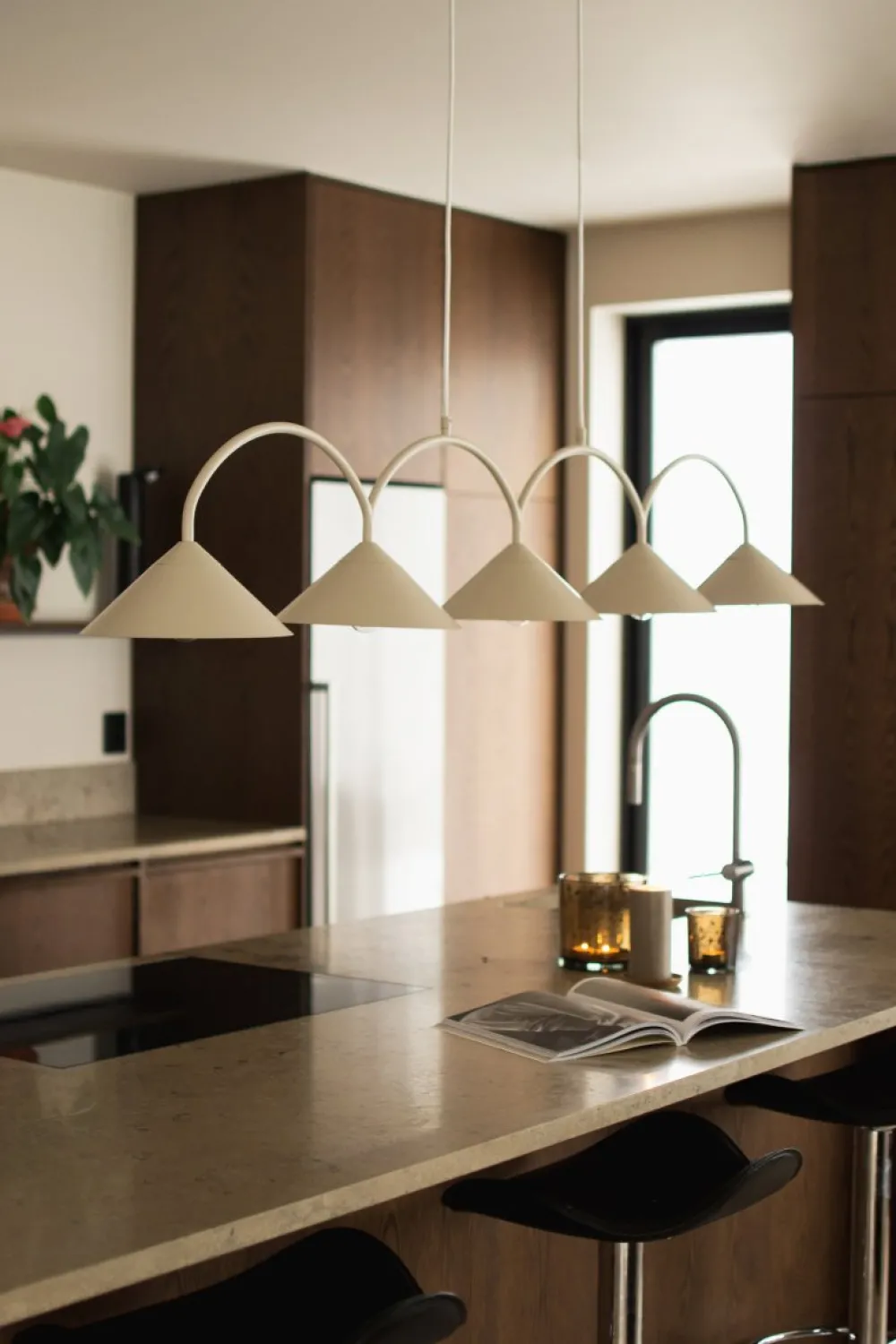 Online Globen Lighting Curve 165cm taklampa