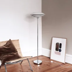 New Dyberg Larsen DL45 golvlampa Vit