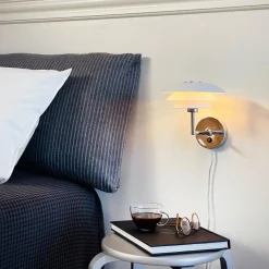 Hot Dyberg Larsen DL20 vägglampa Vit