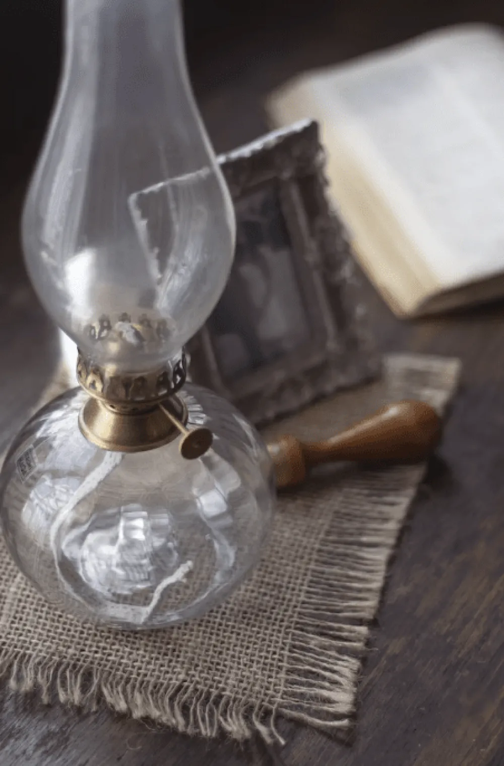 Sale Strömshaga Fotogenlampa Elisabeth Rund Liten Transparent