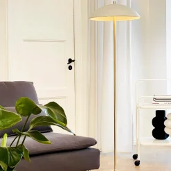 Hot Dyberg Larsen Globus golvlampa Mässing/beige