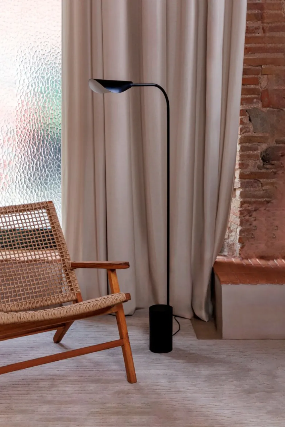 Outlet Faro Barcelona Liggera golvlampa Svart