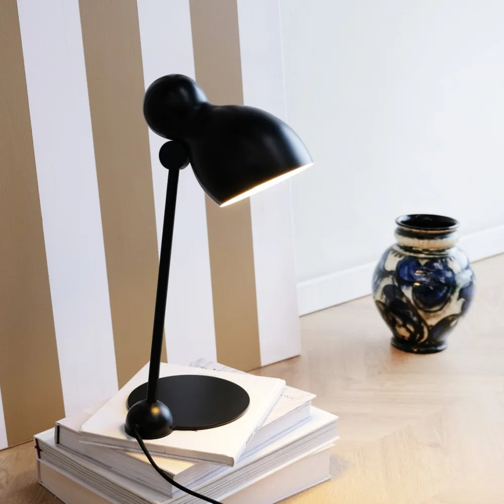 Dyberg Larsen Ludo 42cm skrivbordslampa Svart