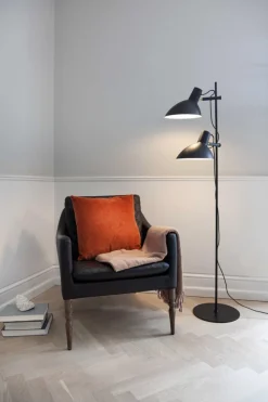 New Halo Design Metropole 2 golvlampa Svart
