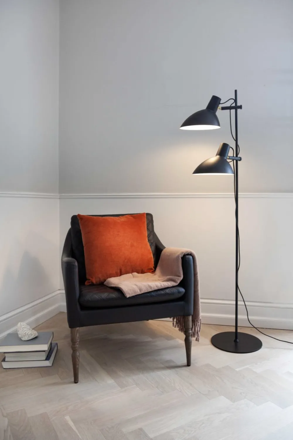 New Halo Design Metropole 2 golvlampa Svart