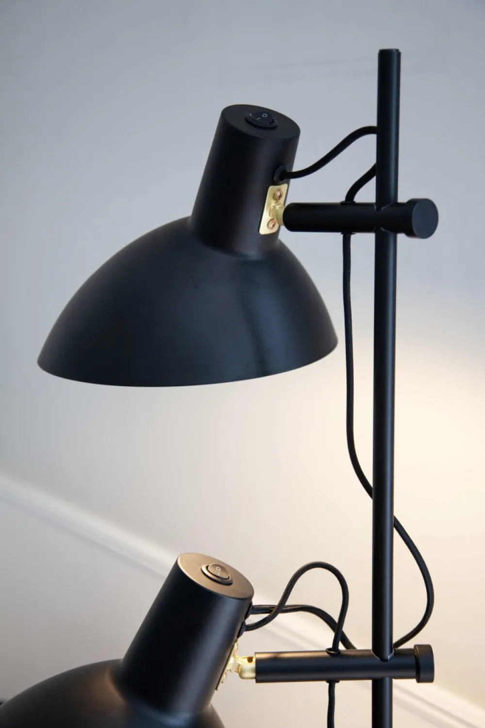 New Halo Design Metropole 2 golvlampa Svart