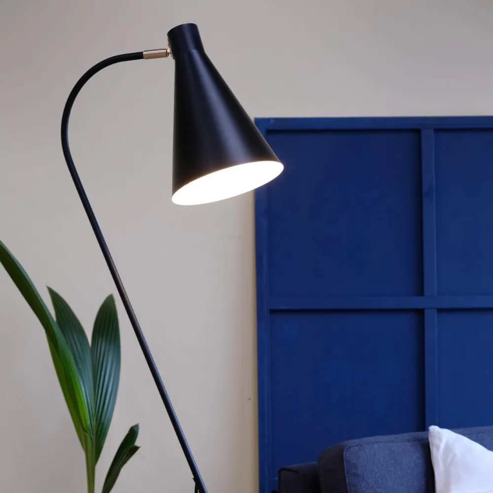 Discount Dyberg Larsen Miles golvlampa Svart
