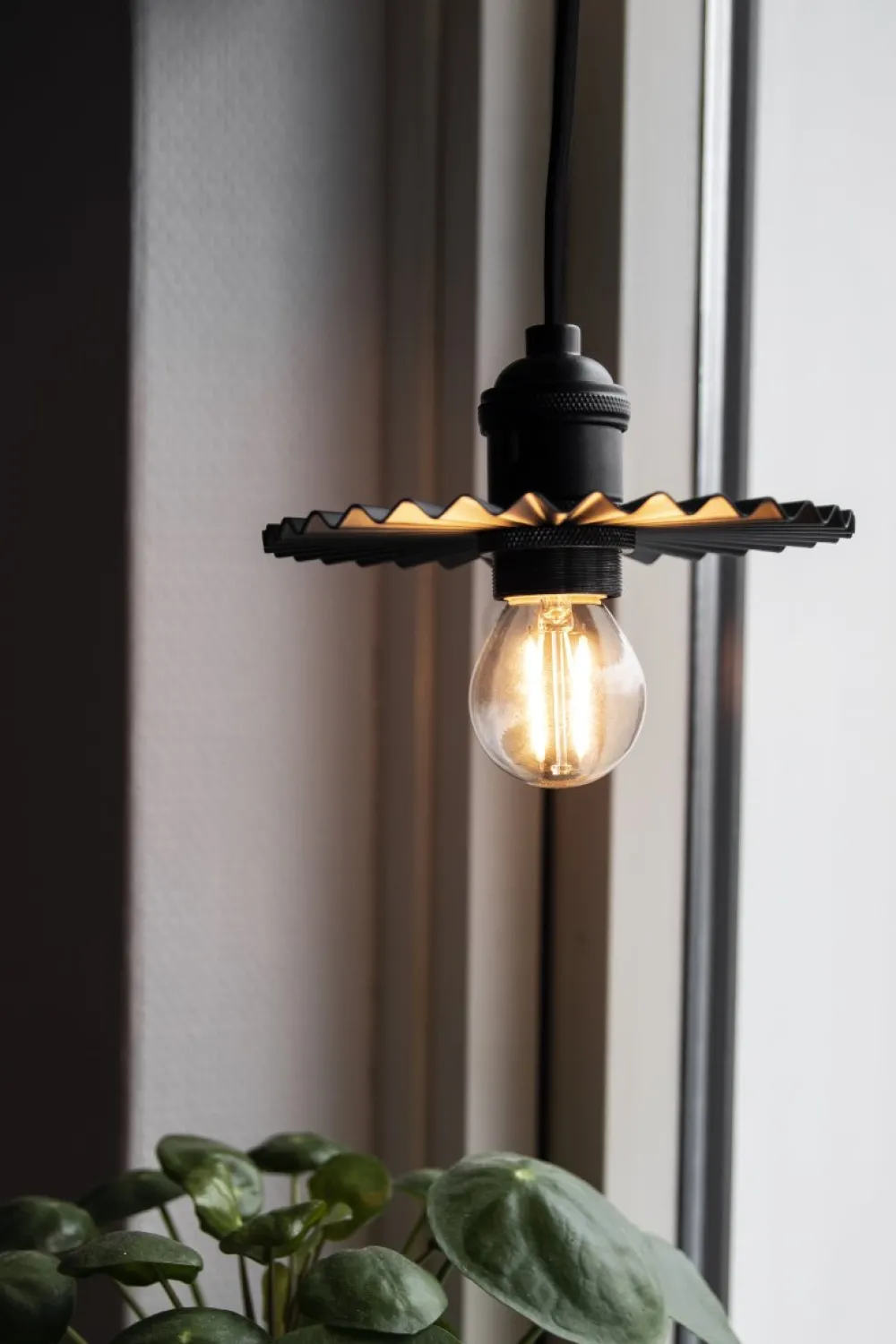 Sale Globen Lighting Omega Ø15 fönsterlampa Svart