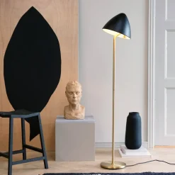 Hot Dyberg Larsen Oulu golvlampa