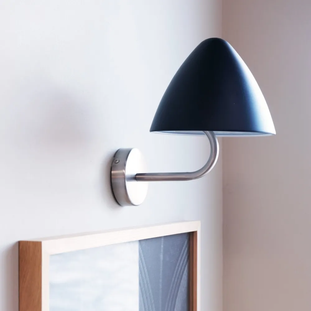 Clearance Dyberg Larsen Oulu Ø20 vägglampa Borstad stål