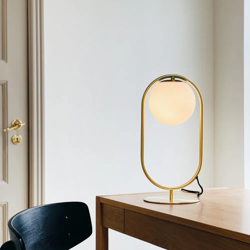 Hot Dyberg Larsen Reims 40cm bordslampa Mässing/vit