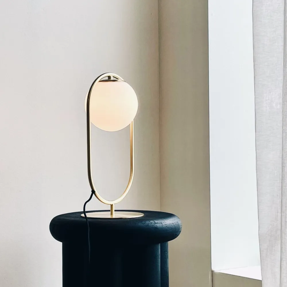 Hot Dyberg Larsen Reims 40cm bordslampa Mässing/vit