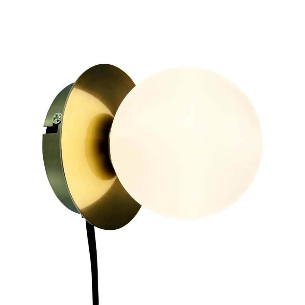Hot Dyberg Larsen Sia Ø12 vägglampa Mässing