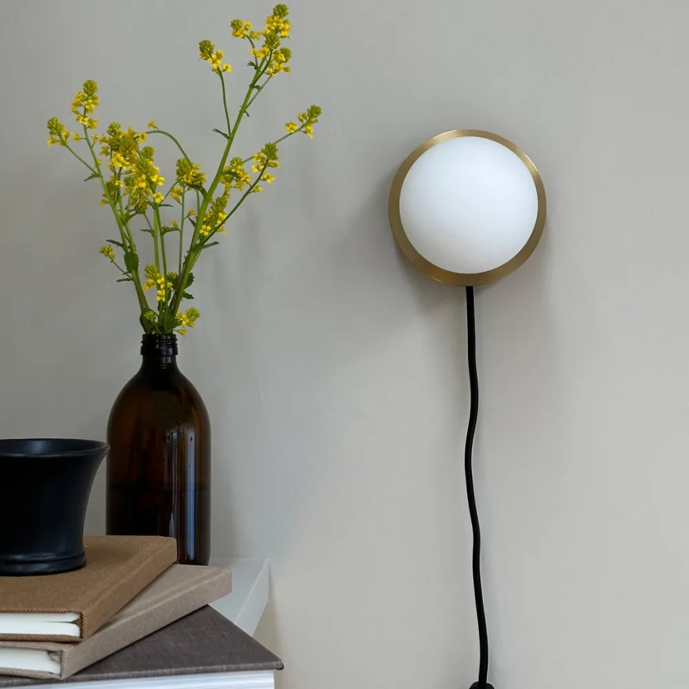 Hot Dyberg Larsen Sia Ø12 vägglampa Mässing