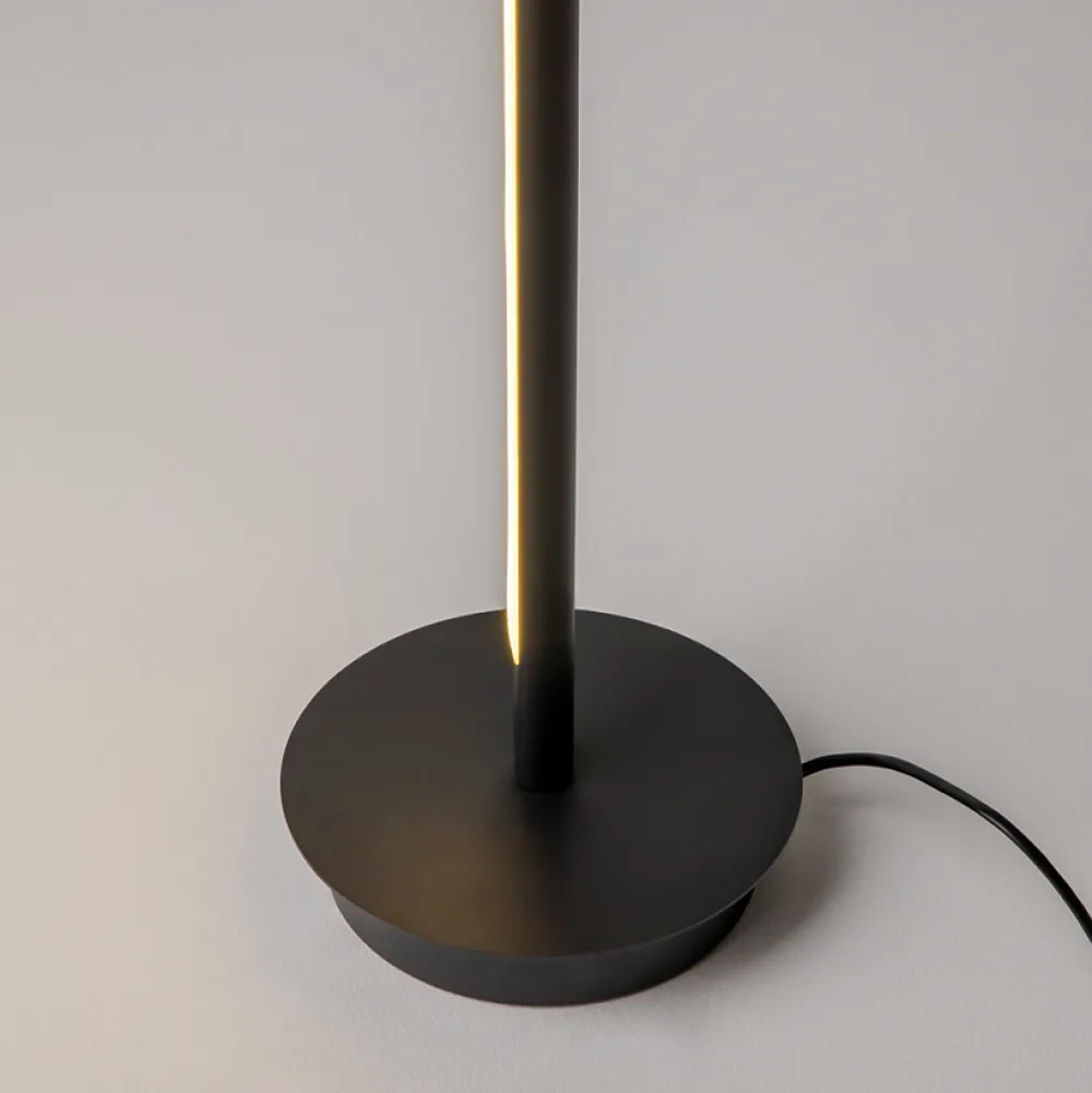 New Maytoni Thin golvlampa