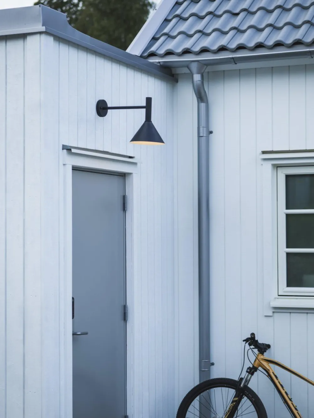 New PR Home Tripp utelampa Svart